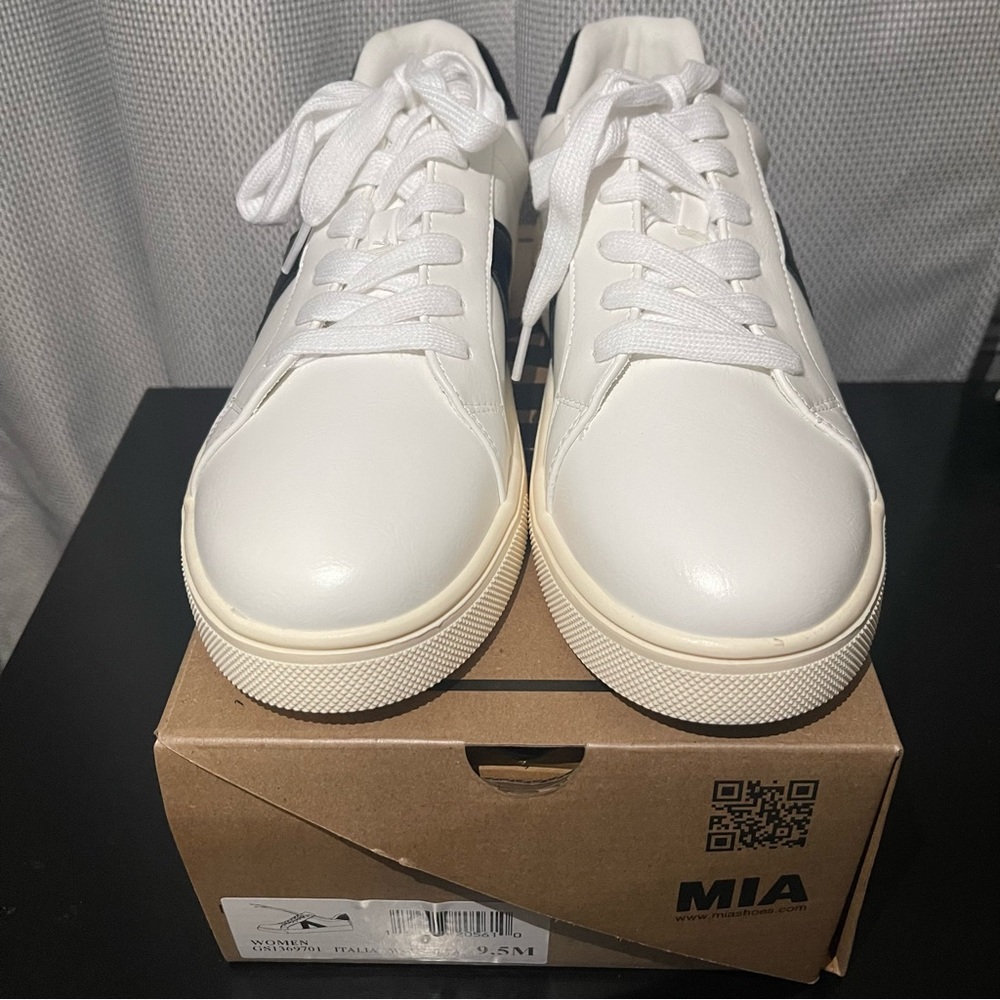 MIA, Italia Low Top Sneaker (Women)